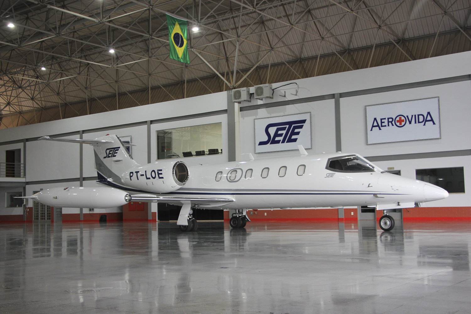 UTI Aérea - Transporte Aeromédico - Learjet 35A