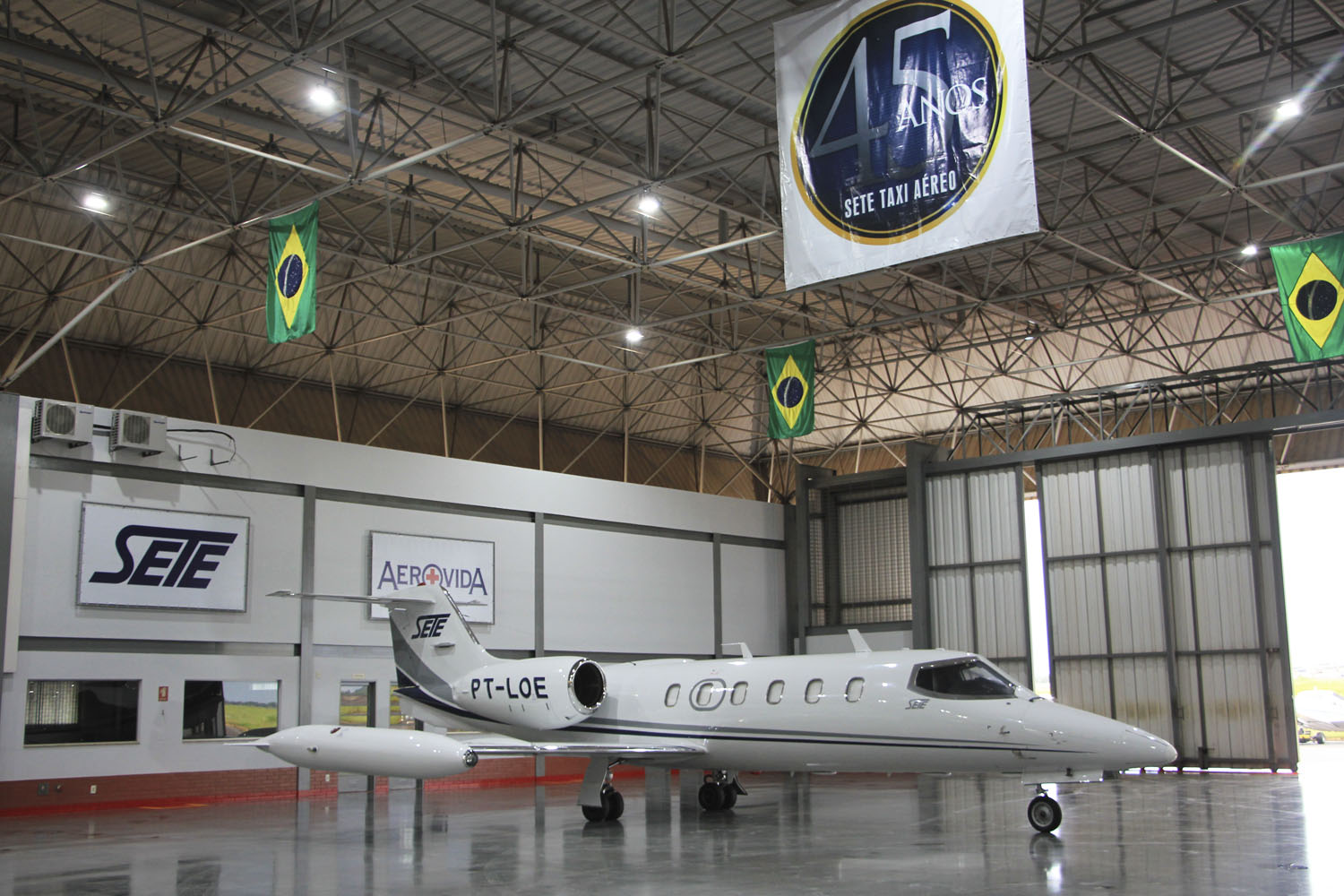 Learjet 35A - UTI Aérea - Transporte Aeromédico